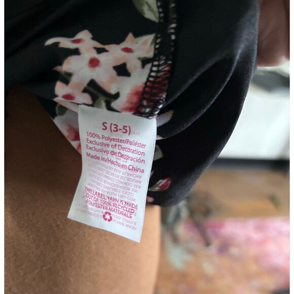 Black floral, lace trim top, Size Small - Picture 8 of 10